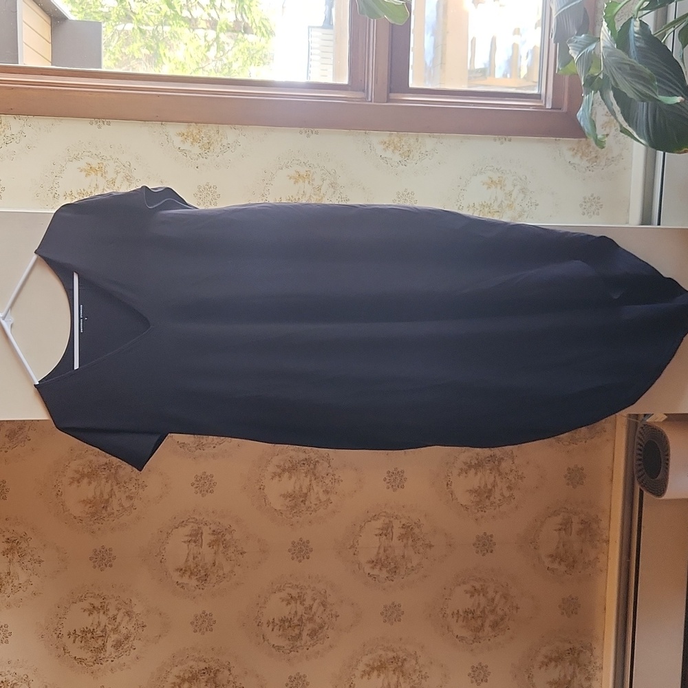 Universal Standard Black Geneva V-Neck Dress. Short Sleeve NWT